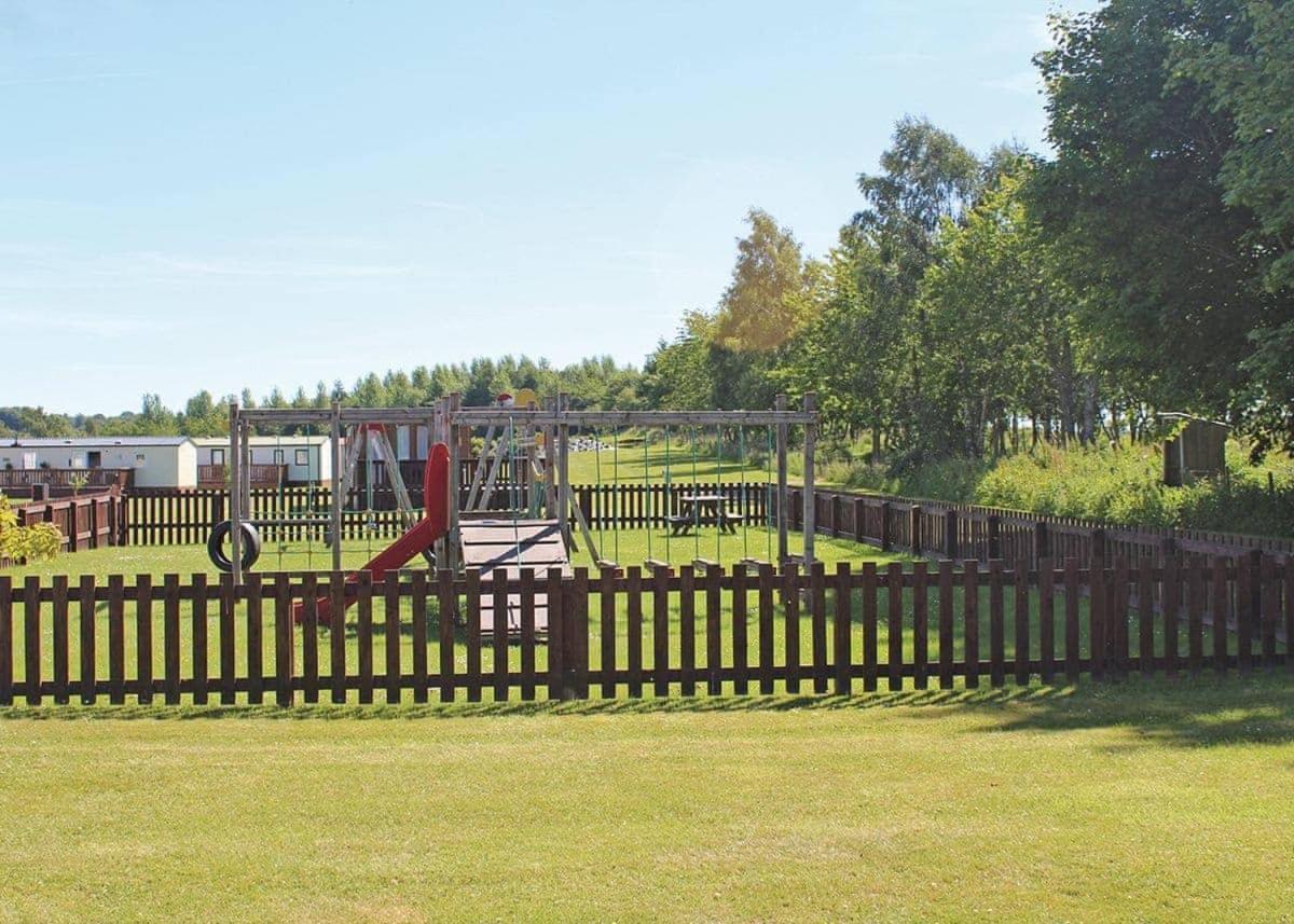 Nethercraig Holiday Park Hotel Alyth Exterior photo